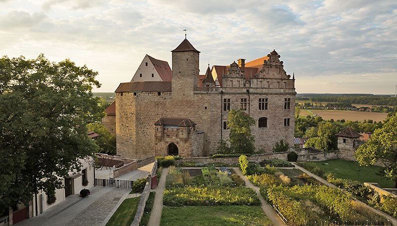 Cadolzburg mit Burggarten, Foto: www.kreativ-instinkt.de Bild: Cadolzburg mit Burggarten