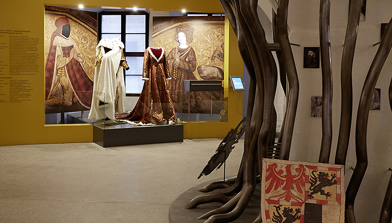 Ausstellung »HerrschaftsZeiten! Erlebnis Cadolzburg«, Foto: Bayerische Schlösserverwaltung Bild: Ausstellung »HerrschaftsZeiten! Erlebnis Cadolzburg«