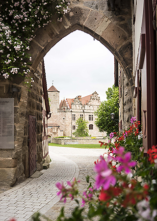 Zugang zur Cadolzburg, Foto: Bayerische Schlösserverwaltung Bild: Zugang zur Cadolzburg