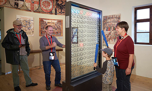 Bild: Familie im Museum