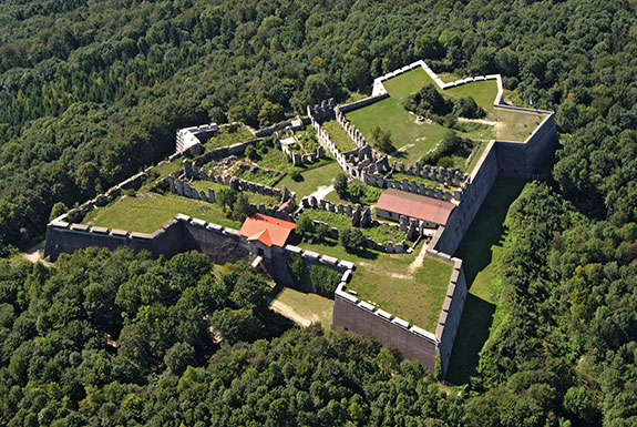 zur Festungsruine Rothenberg